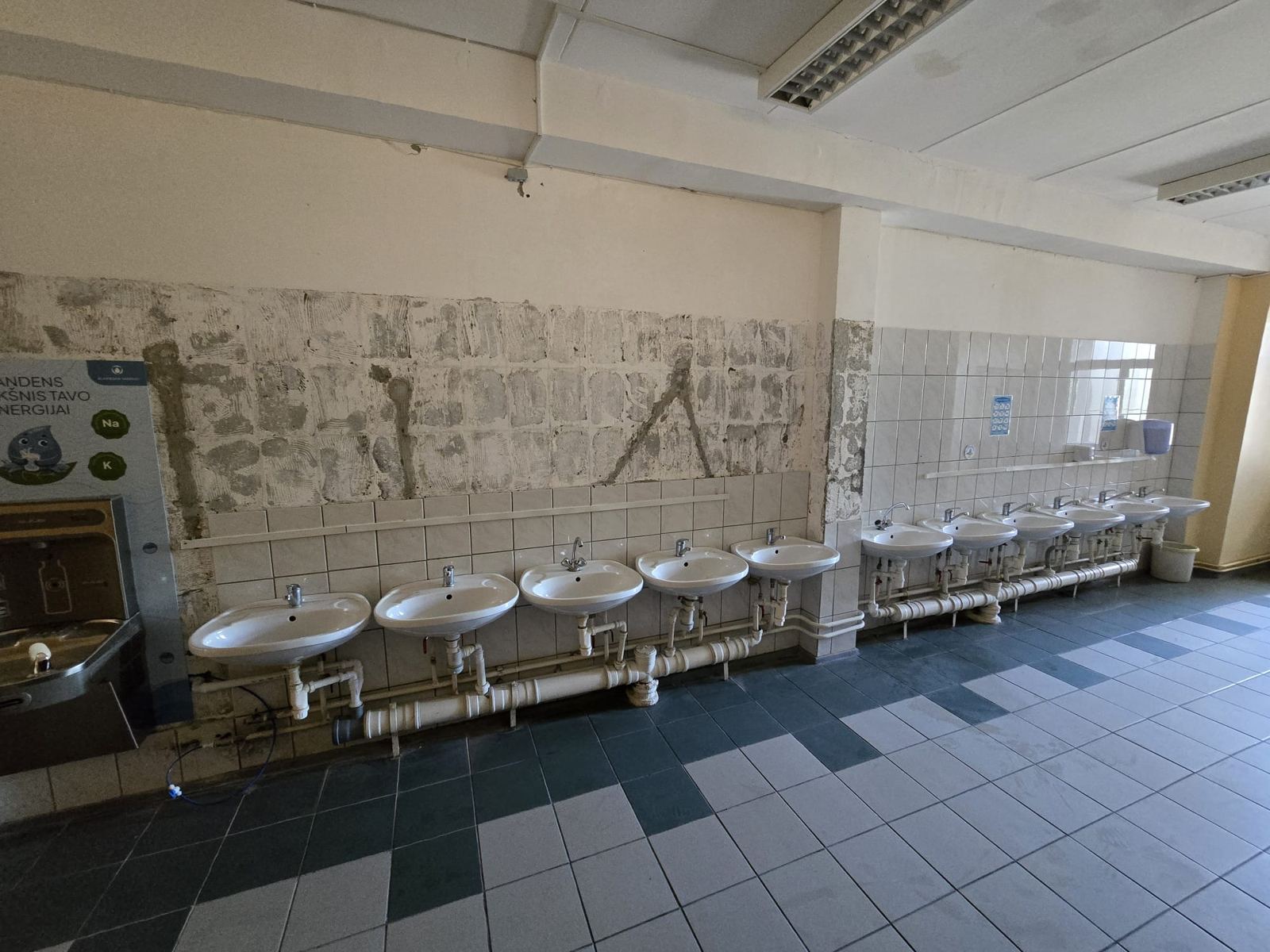 Mokyklos sporto salė ir sanitariniai mazgai – darbų nuotrauka